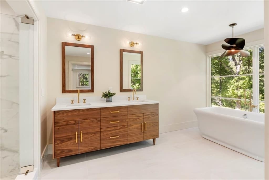 Single Family Residence at 8 Evergreen Lane, Hingham MA 02043, photo 18 of 37