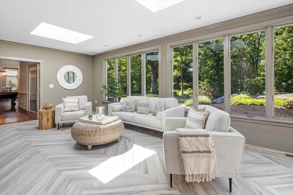 Single Family Residence at 8 Evergreen Lane, Hingham MA 02043, photo 11 of 37