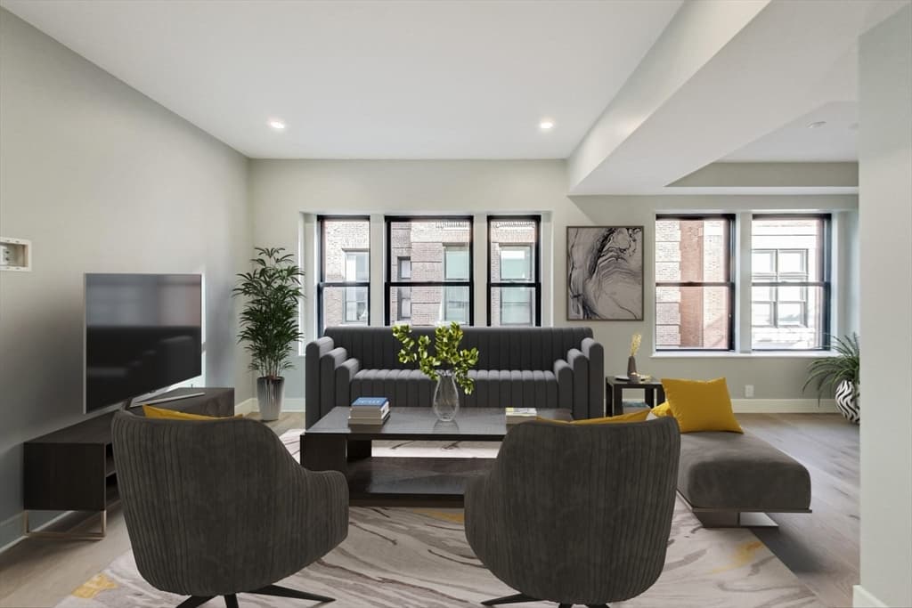 Condominium at 14 N Bennet St # 2, Boston MA 02113, photo 3 of 11