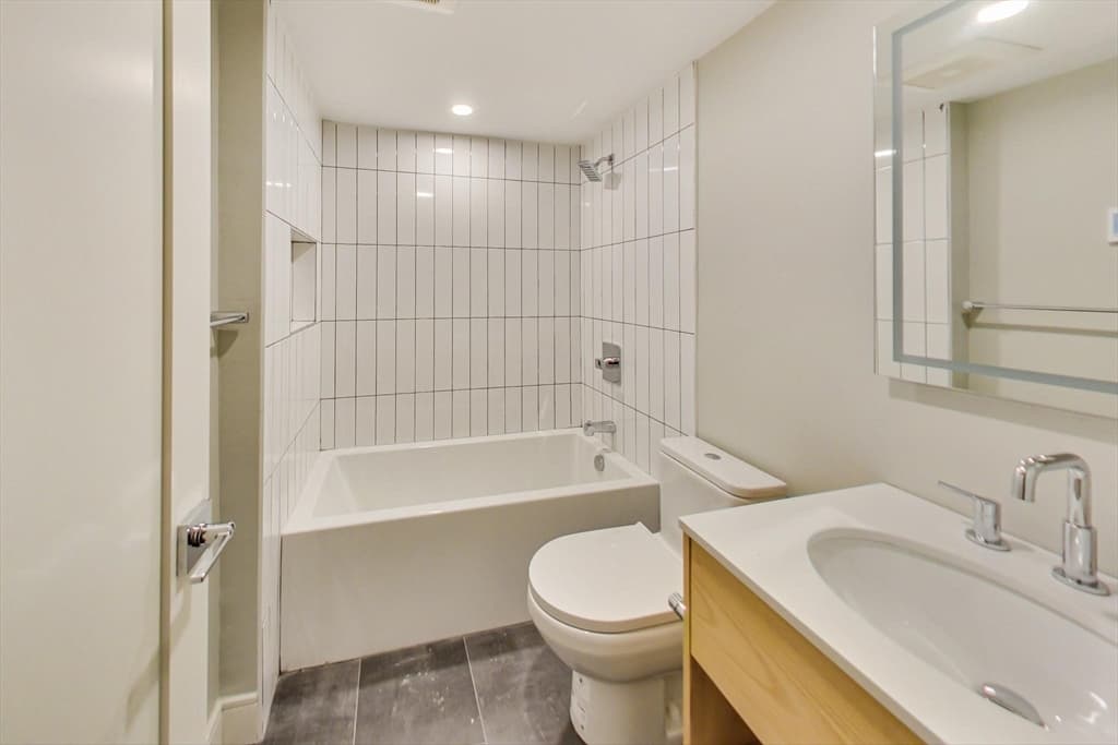 Condominium at 14 N Bennet St # 2, Boston MA 02113, photo 9 of 11
