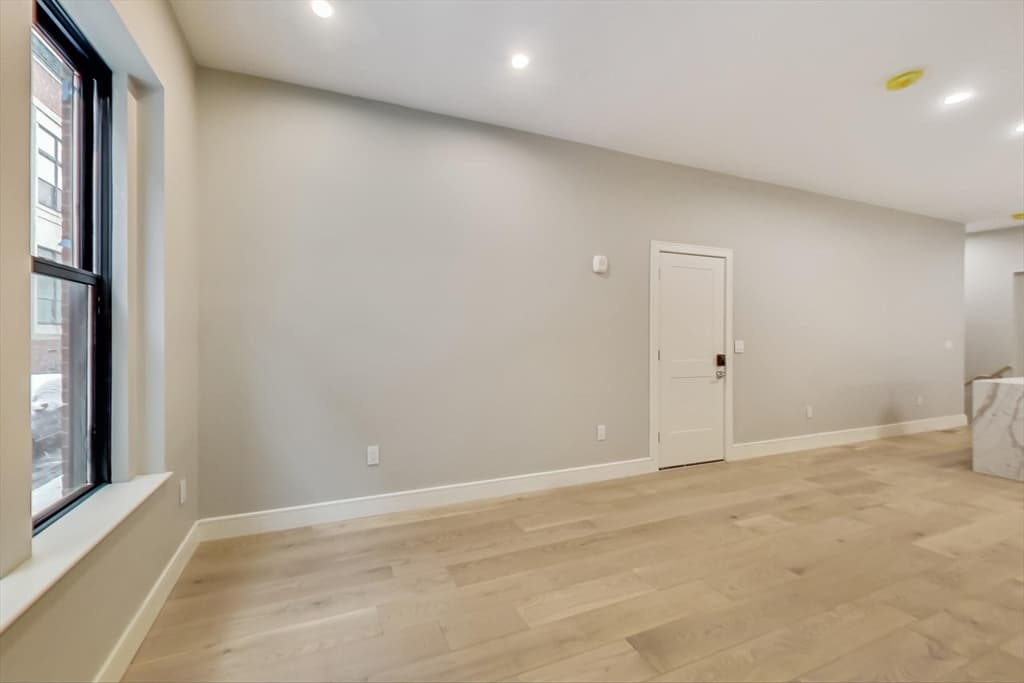 Condominium at 14 N Bennet St # 2, Boston MA 02113, photo 4 of 11