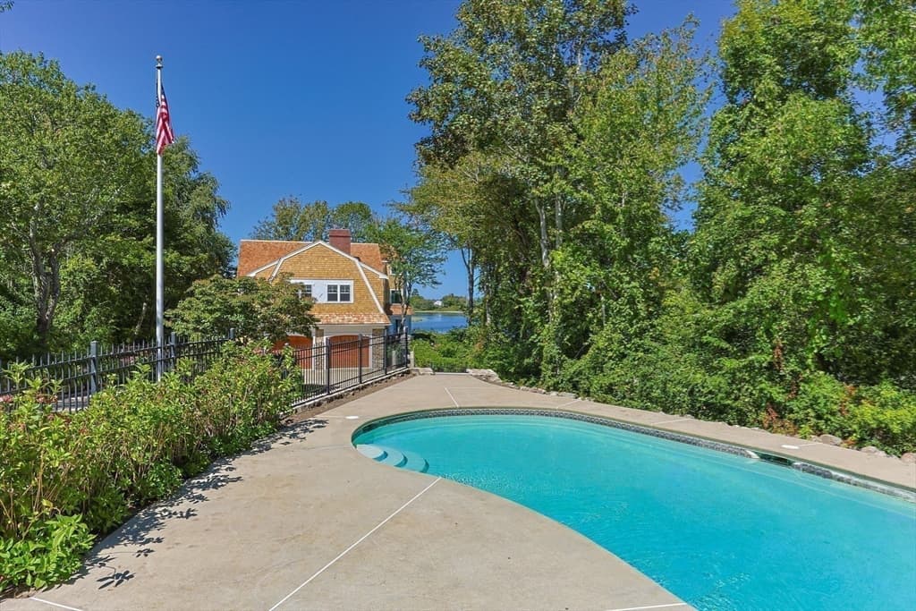 4390 Main, Barnstable MA 02637