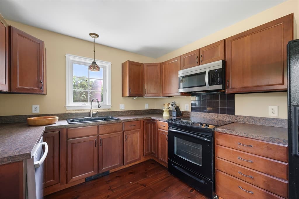 Single Family Residence at 9 Castle Hill Rd, Stockbridge MA 01262, photo 36 of 40