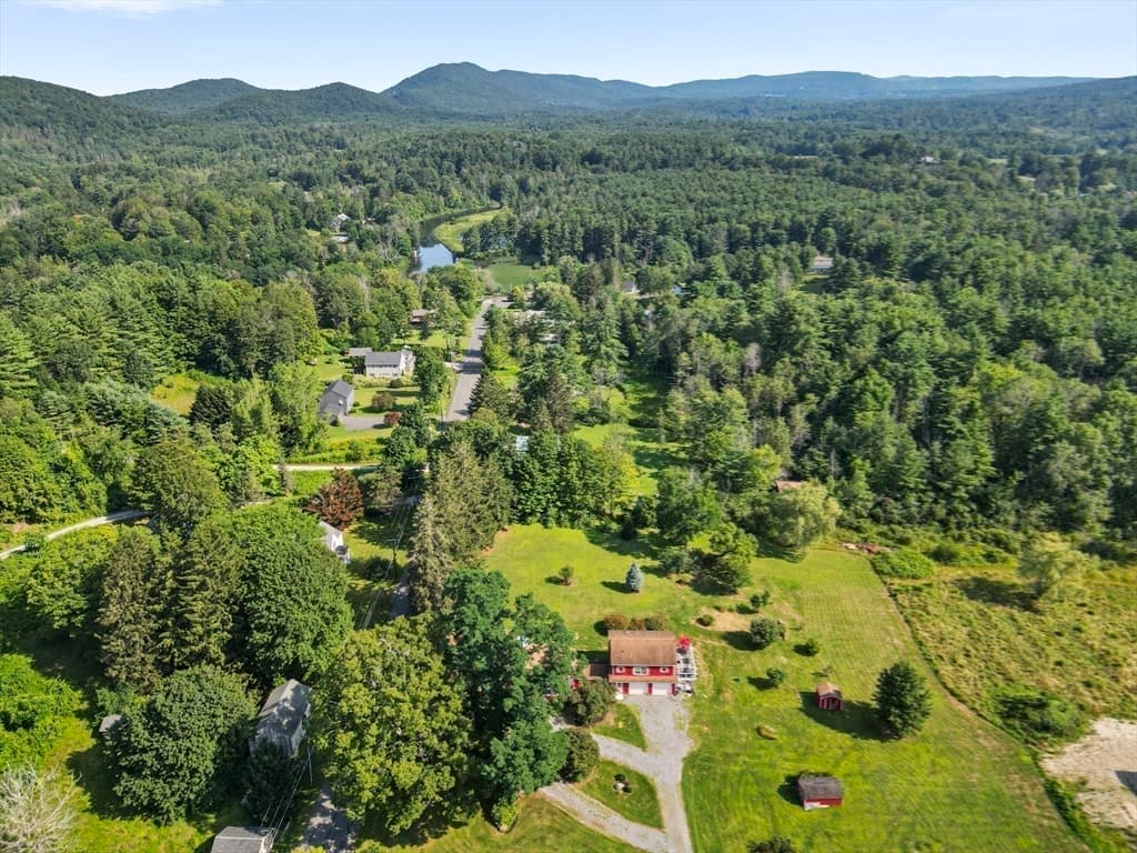 9 Castle Hill Rd, Stockbridge MA 01262