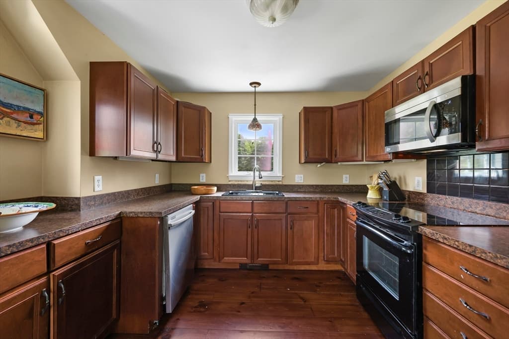 Single Family Residence at 9 Castle Hill Rd, Stockbridge MA 01262, photo 34 of 40