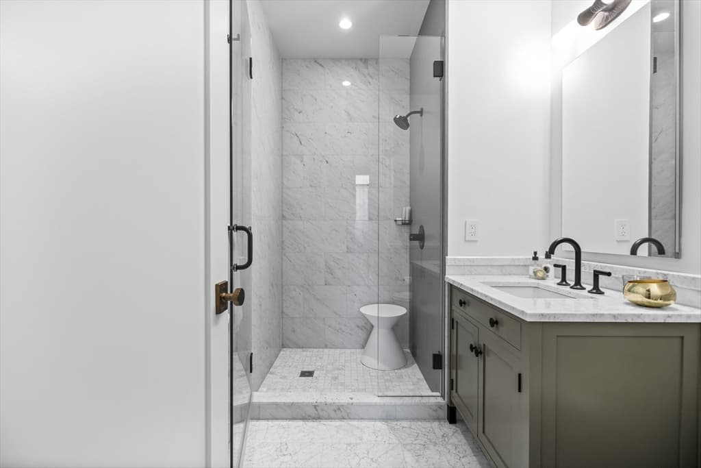 Condominium at 1 Franklin St, Boston MA 02110, photo 36 of 42