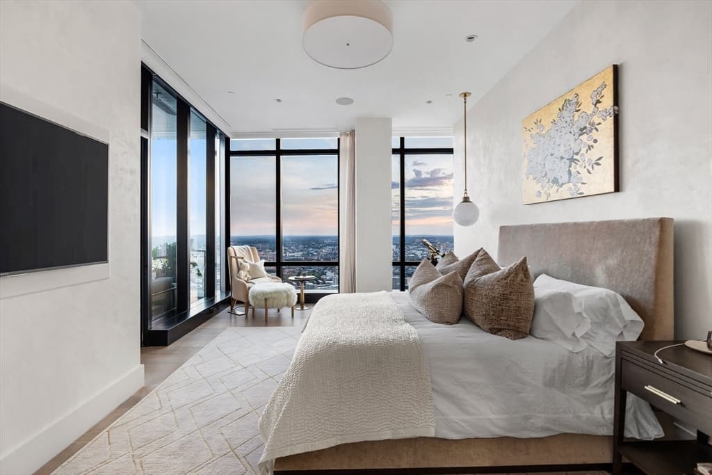 Condominium at 1 Franklin St, Boston MA 02110, photo 25 of 42