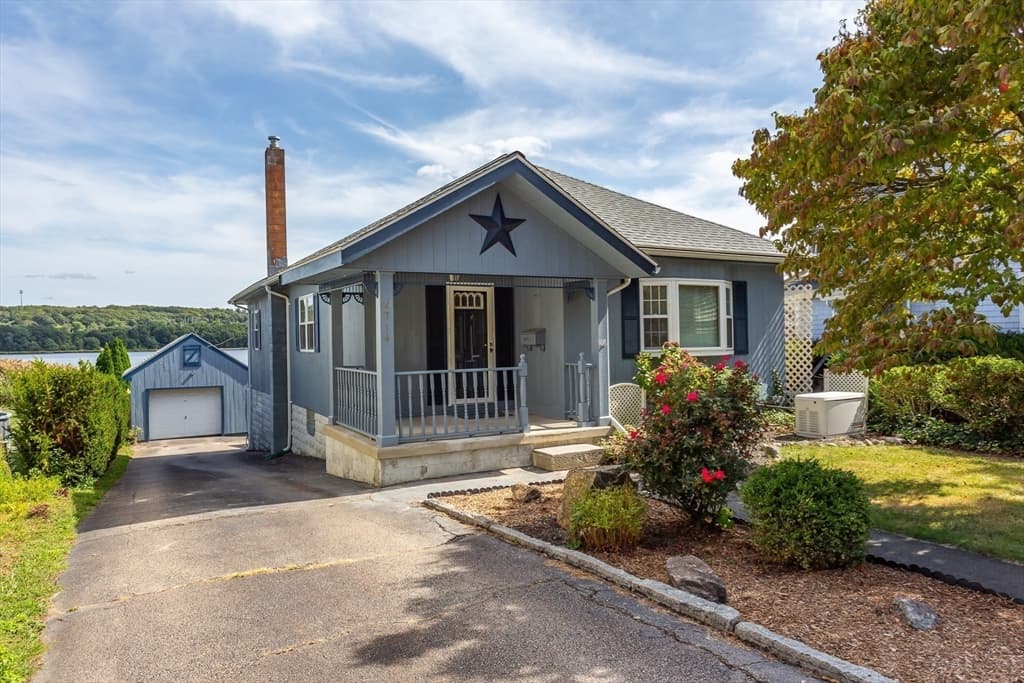 2714 Riverside Ave, Somerset MA 02726
