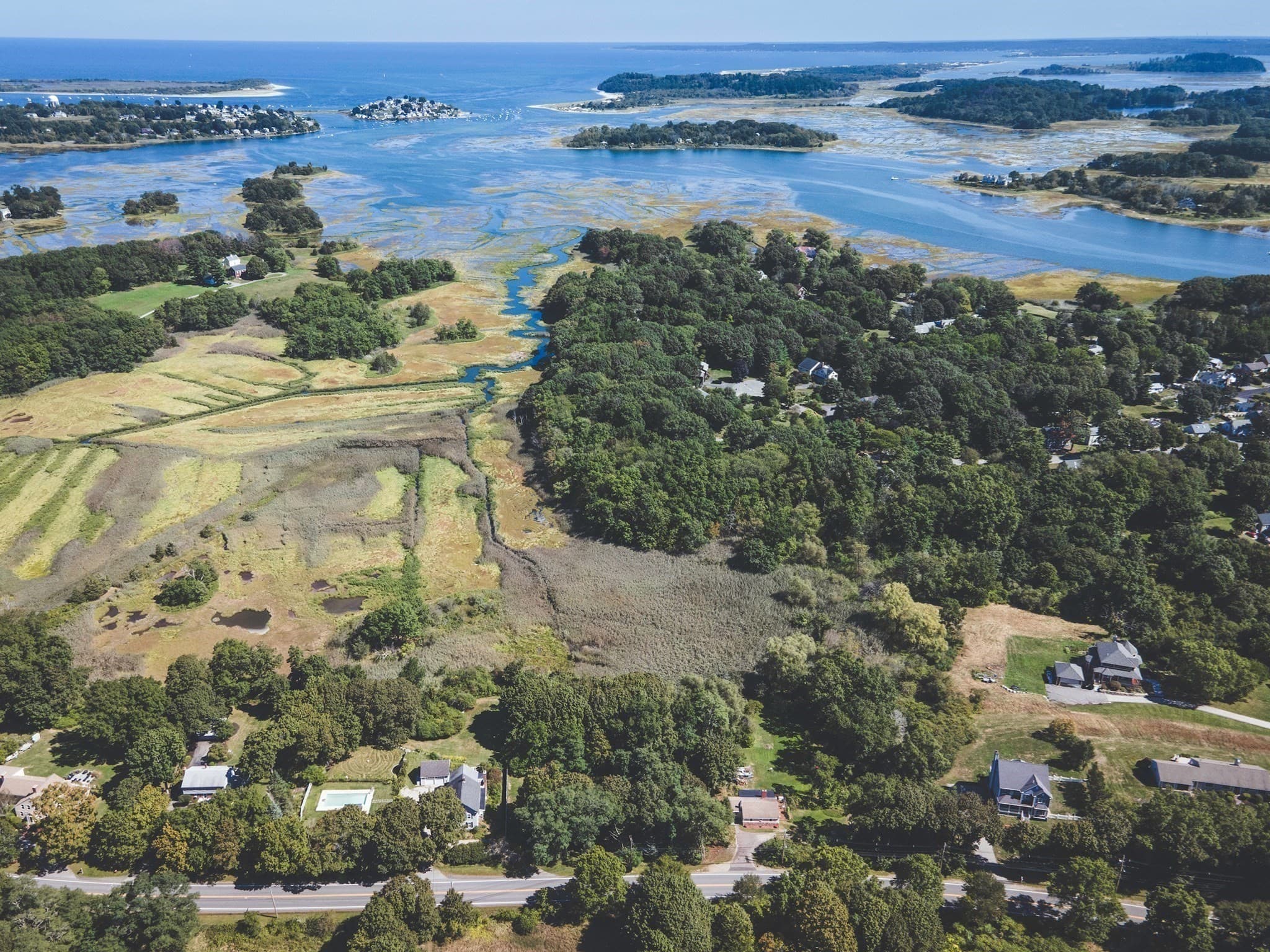 Residential at 23 Jeffreys Neck Rd, Ipswich MA 01938, photo 5 of 12