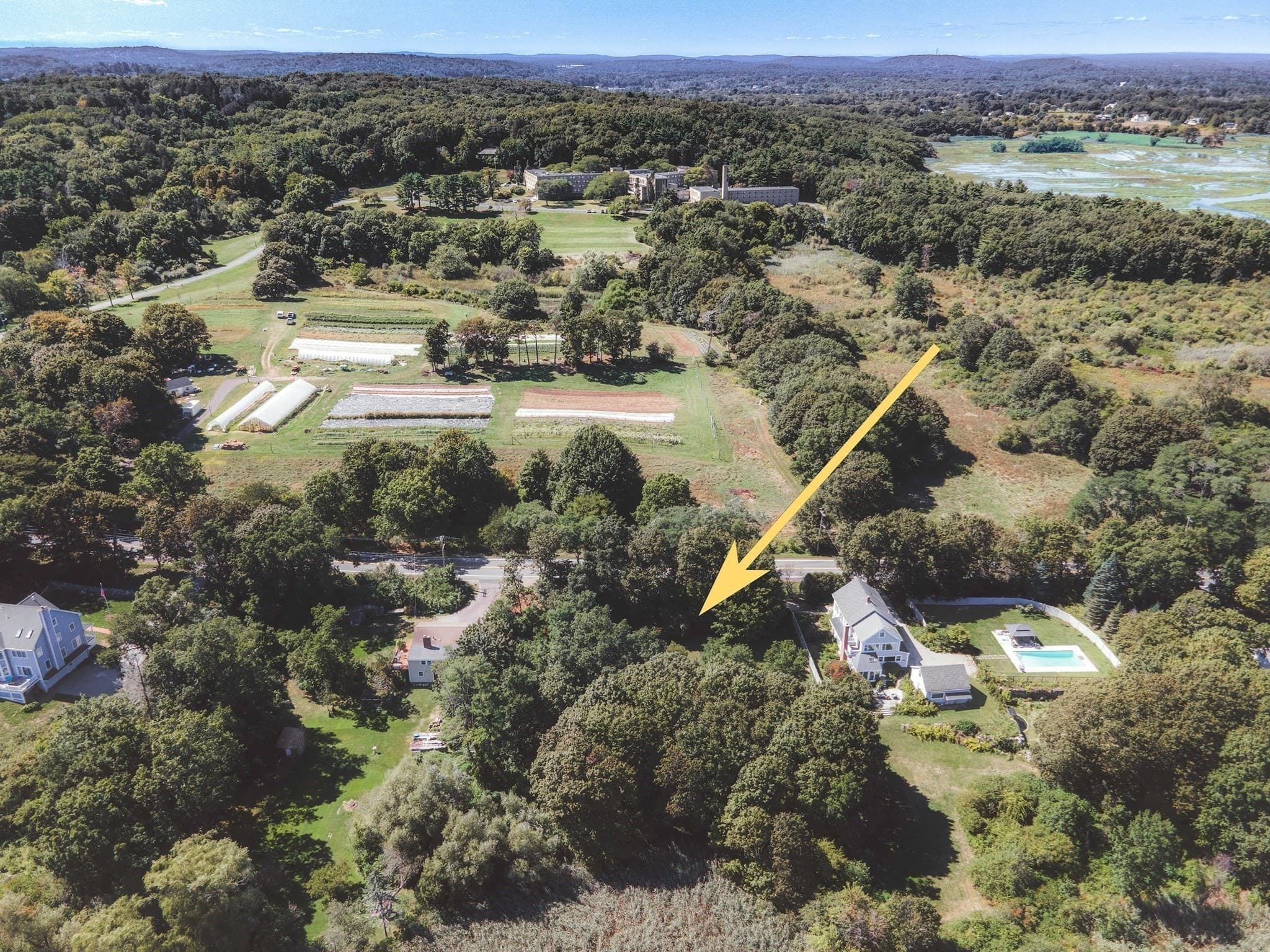 Residential at 23 Jeffreys Neck Rd, Ipswich MA 01938, photo 4 of 12