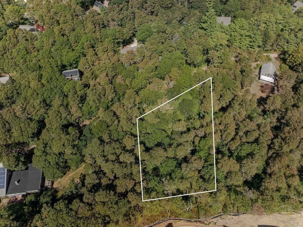 Residential at 40 Old Long Pond Rd, Wellfleet MA 02667, photo 9 of 14