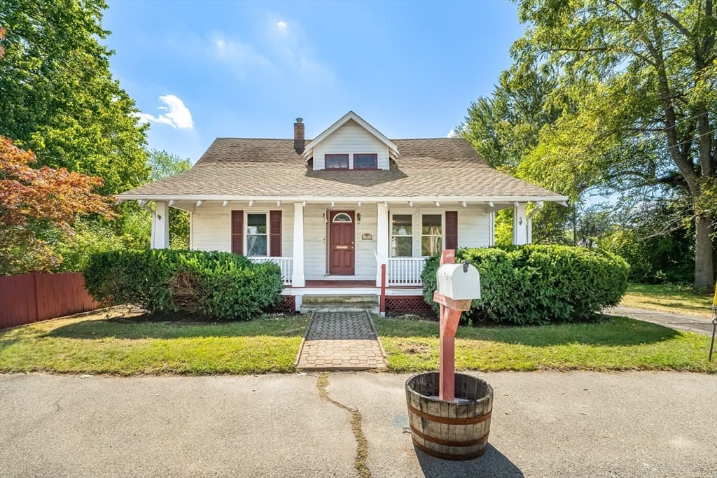79 Central Ave, Seekonk MA 02771