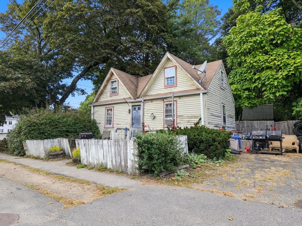 Single Family Residence at 29 Conant Street, Beverly MA 01915, Beverly, photo 2 of 20