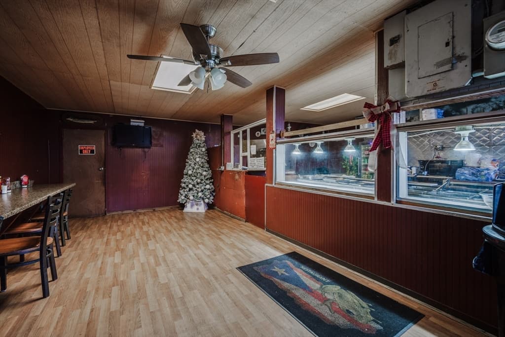 389 Main St, Holyoke MA 01040 photo 9