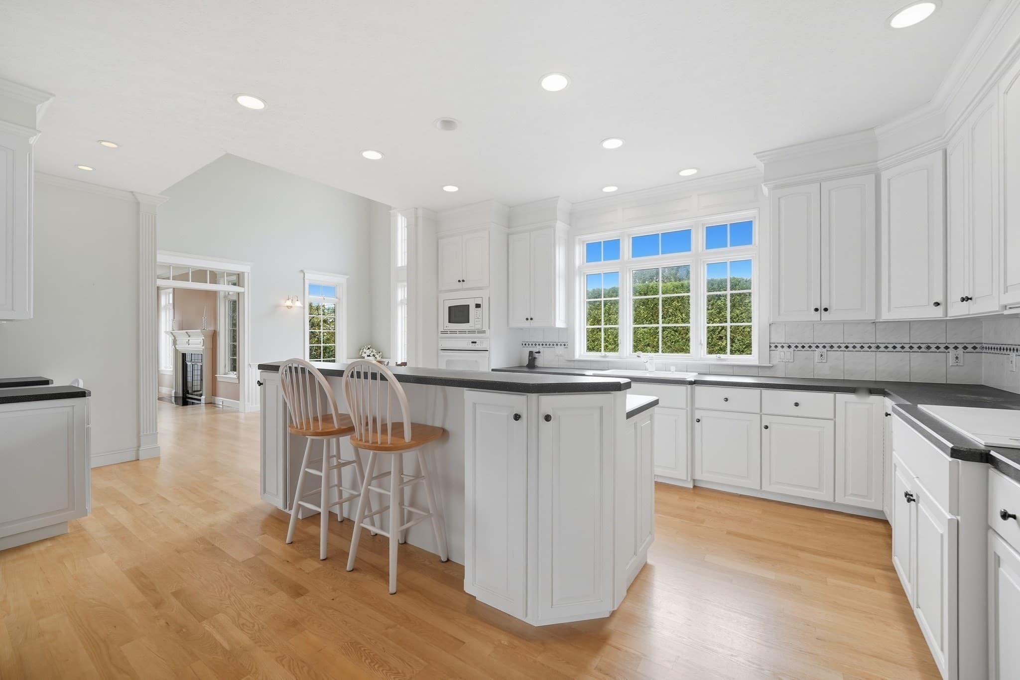 Single Family Residence at 4 Sunrise Cir, South Hadley MA 01075, photo 7 of 42