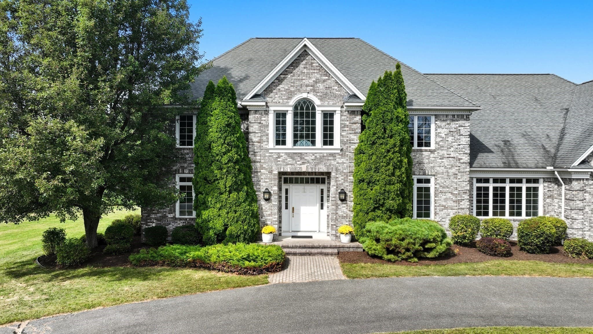 4 Sunrise Cir, South Hadley MA 01075