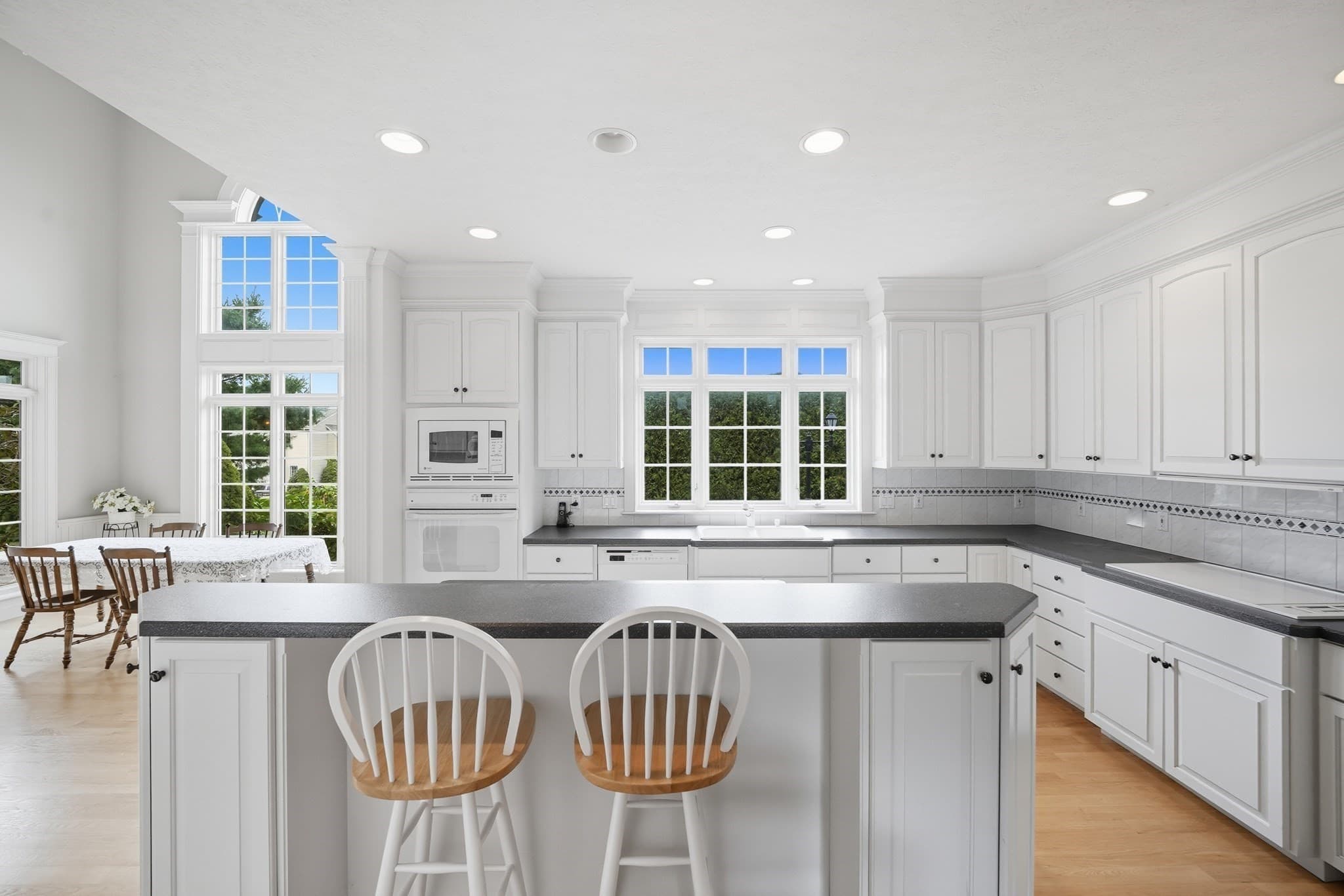 Single Family Residence at 4 Sunrise Cir, South Hadley MA 01075, photo 5 of 42