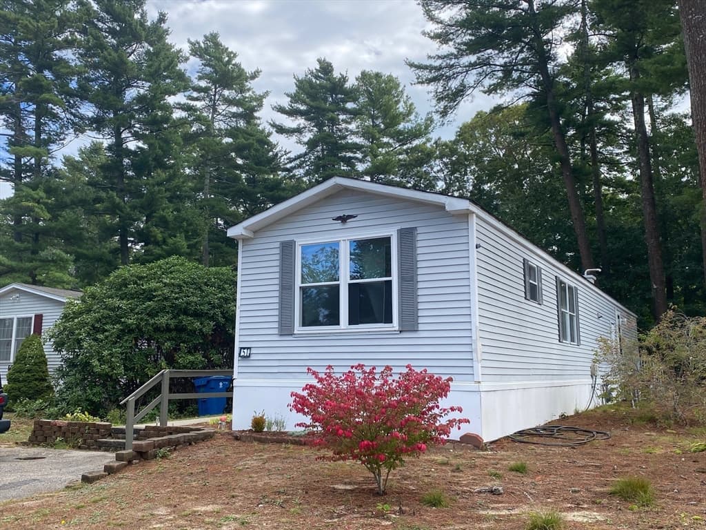51 Crest Dr, Wareham MA 02576 photo 2