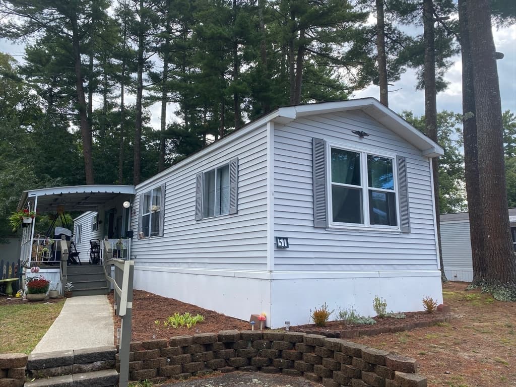 51 Crest Dr, Wareham MA 02576