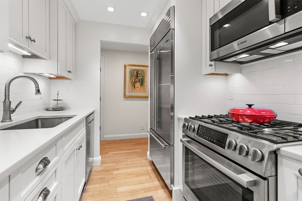 Condominium at 85 East India Row # 9G, Boston MA 02110, photo 2 of 20