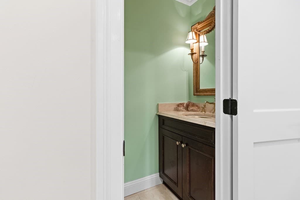 Condominium at 85 East India Row # 9G, Boston MA 02110, photo 13 of 20