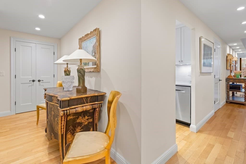 Condominium at 85 East India Row # 9G, Boston MA 02110, photo 11 of 20