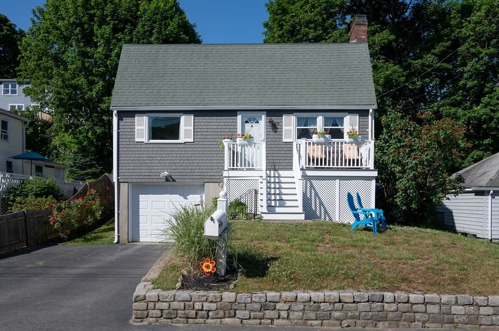29 Wituwamat Rd, Weymouth MA 02191
