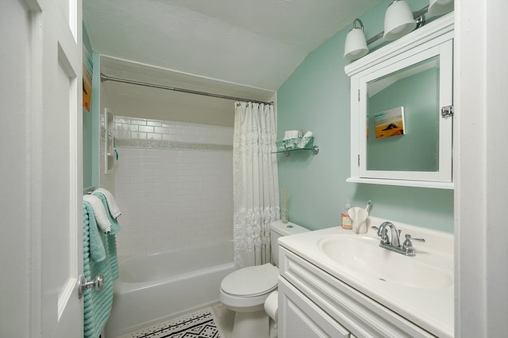 Single Family Residence at 29 Wituwamat Rd, Weymouth MA 02191, photo 24 of 42