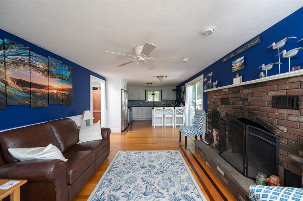 Single Family Residence at 29 Wituwamat Rd, Weymouth MA 02191, photo 8 of 42