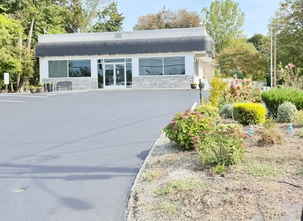 Commercial Sale at 651 Enfield, Enfield CT 06082, photo 3 of 4
