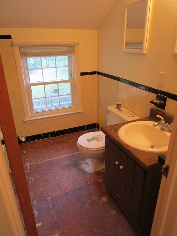 Single Family Residence at 16 Munroe Ave, Reading MA 01867, photo 28 of 42