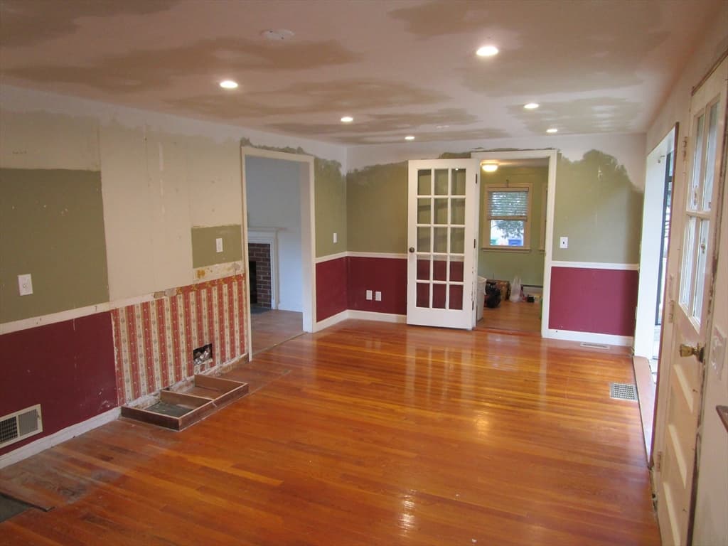 Single Family Residence at 16 Munroe Ave, Reading MA 01867, photo 8 of 42