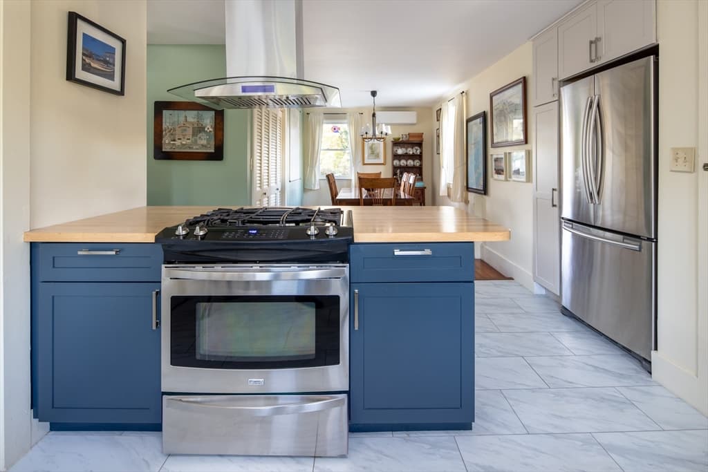 Single Family Residence at 4 Blackhall Ct, Marion MA 02738, Marion, photo 17 of 42