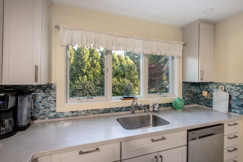 Single Family Residence at 4 Blackhall Ct, Marion MA 02738, Marion, photo 14 of 42
