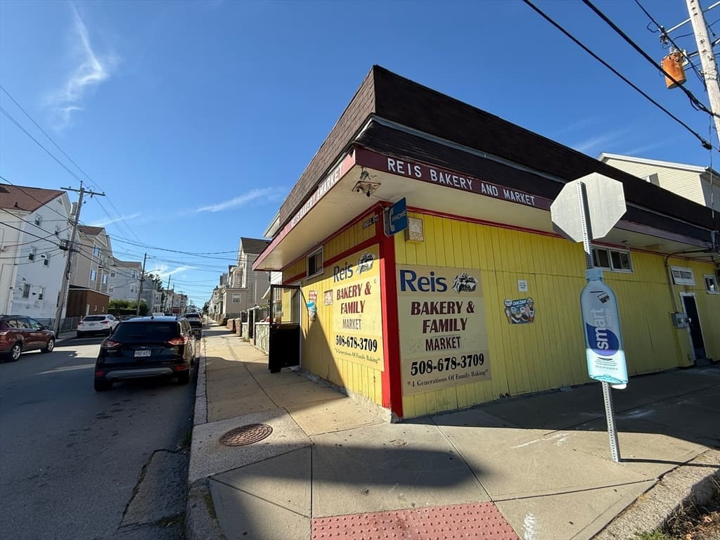 208 Snell St, Fall River MA 02721 photo 2