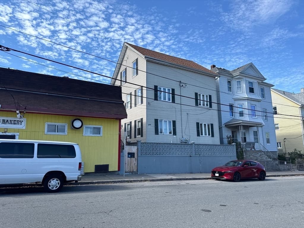 208 Snell St, Fall River MA 02721 photo 3