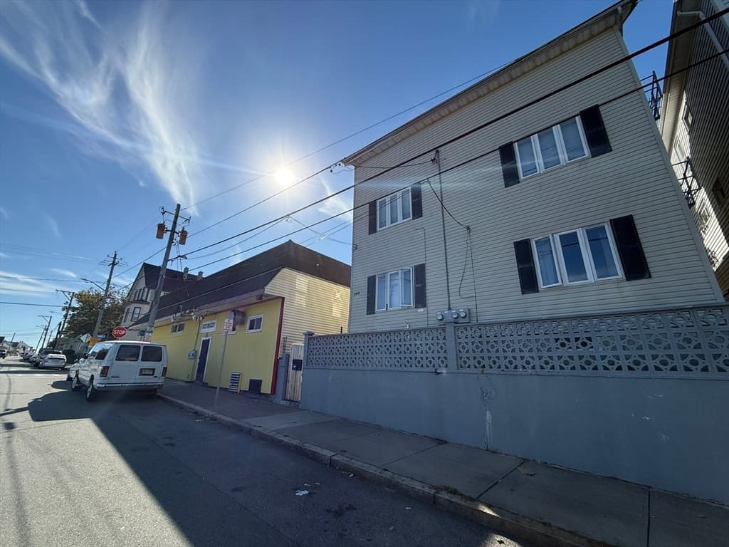 208 Snell St, Fall River MA 02721