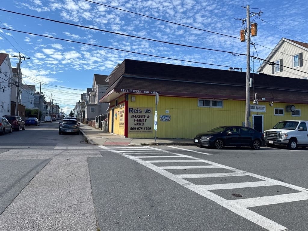 208 Snell St, Fall River MA 02721 photo 5