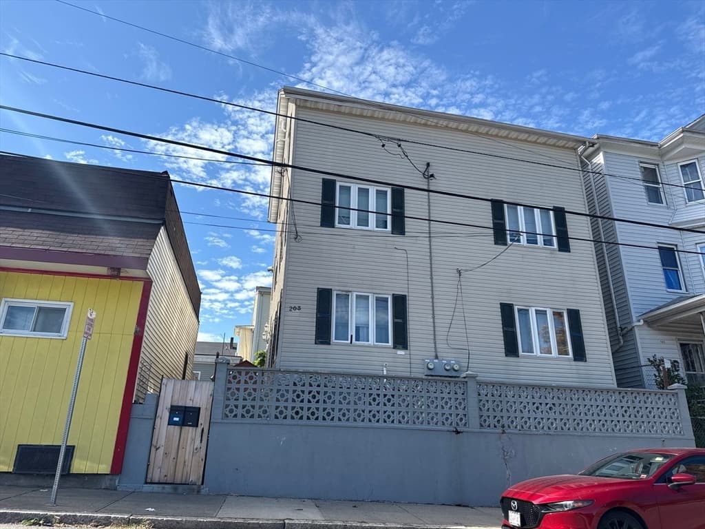 208 Snell St, Fall River MA 02721 photo 4