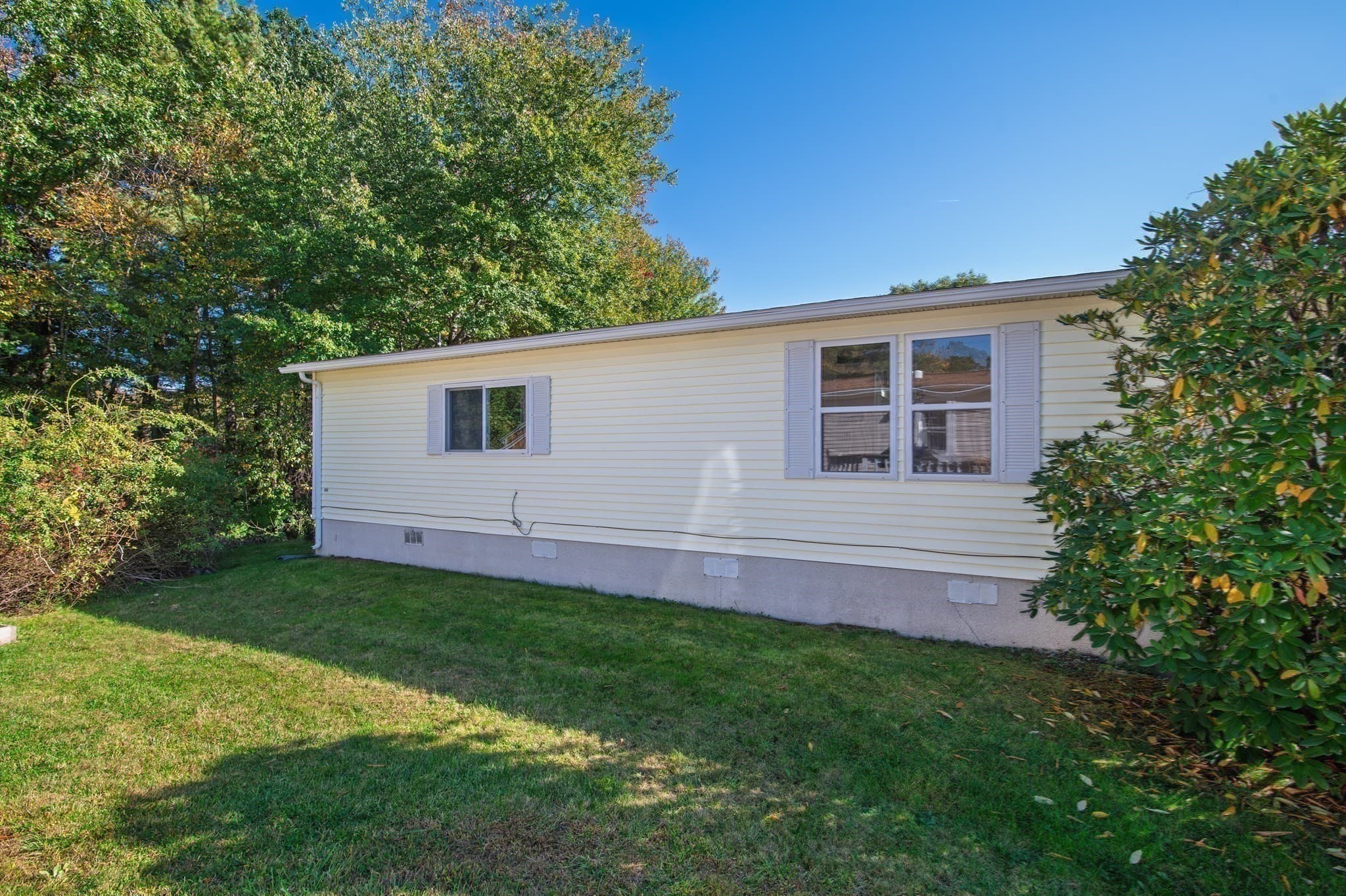 Mobile Home at 1 Canterbury Lane, Rockland MA 02370, photo 16 of 20