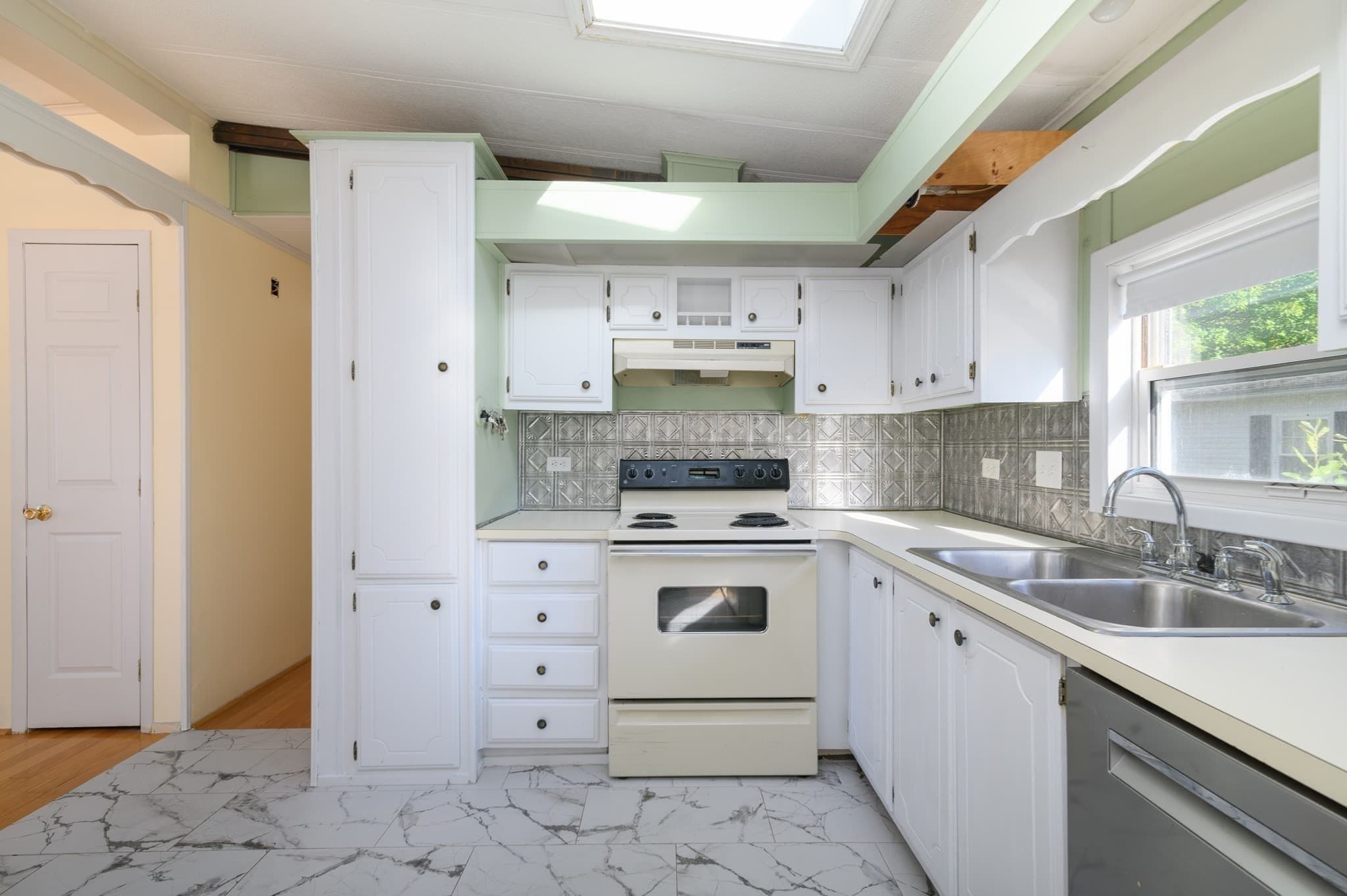 Mobile Home at 1 Canterbury Lane, Rockland MA 02370, photo 7 of 20