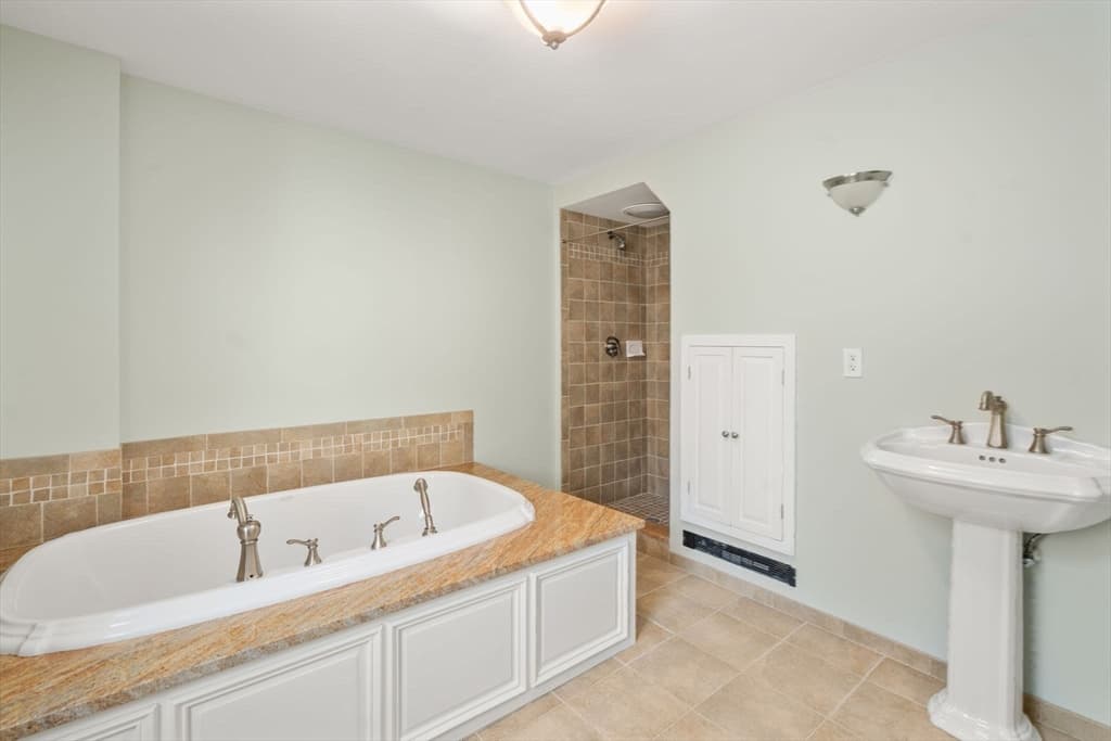 324 Union St # 1, Millis MA 02054 photo 18