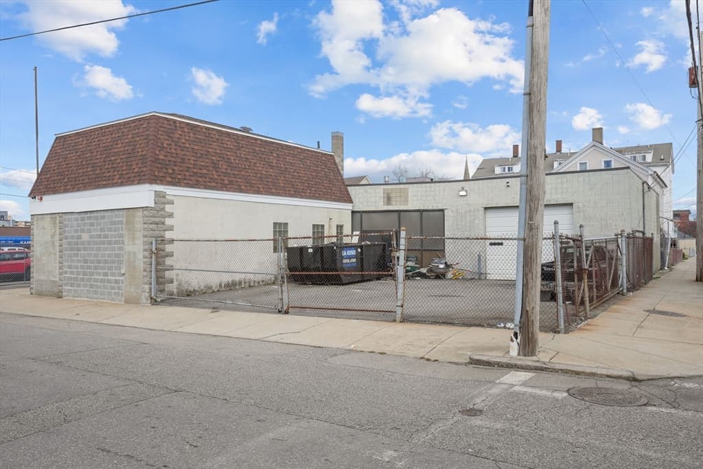 138 Morgan St, Fall River MA 02721 photo 2