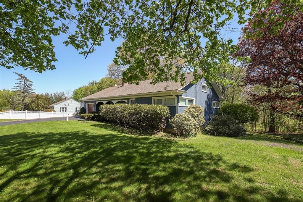 Single Family Residence at 97 Parkton Ave, Worcester MA 01605, photo 3 of 32