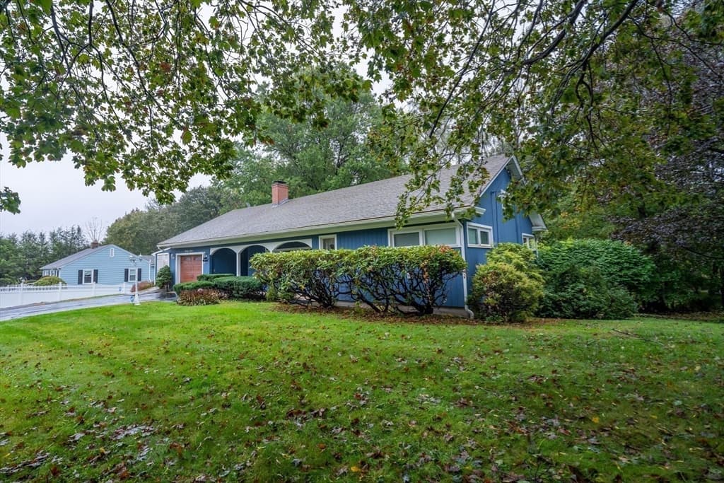 Single Family Residence at 97 Parkton Ave, Worcester MA 01605, photo 9 of 32