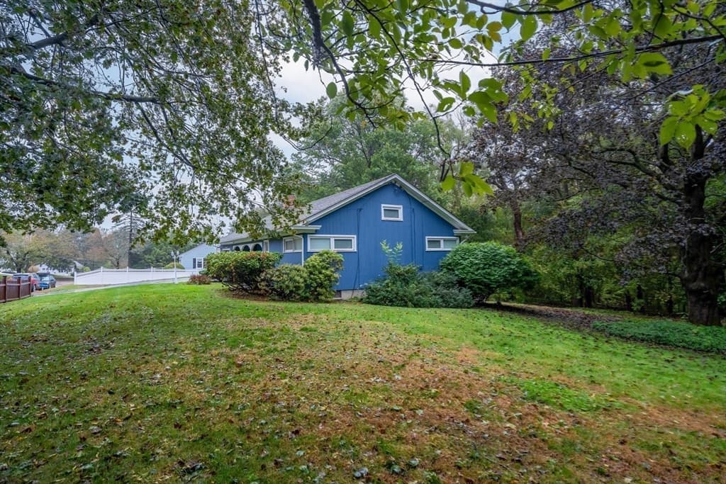 Single Family Residence at 97 Parkton Ave, Worcester MA 01605, photo 10 of 32