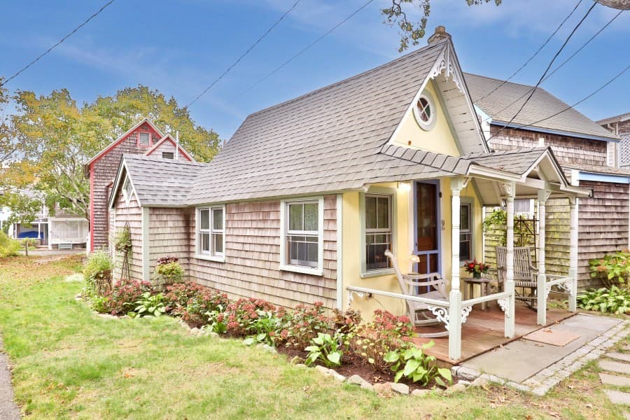 Single Family Residence at 2 Lincoln Ave, Oak Bluffs MA 02557, photo 2 of 20