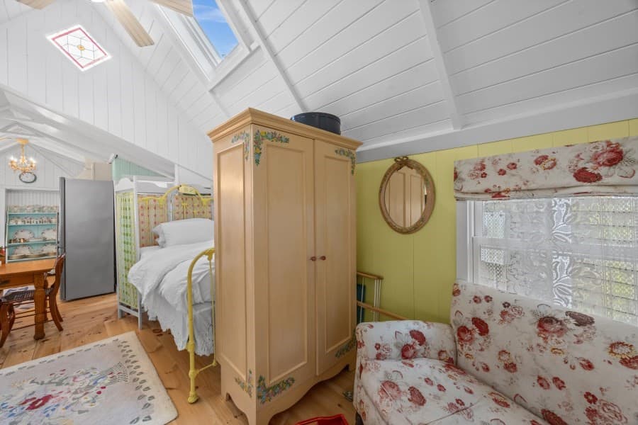 Single Family Residence at 2 Lincoln Ave, Oak Bluffs MA 02557, photo 6 of 20