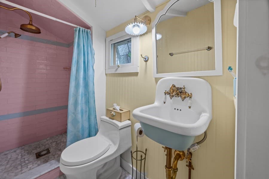 Single Family Residence at 2 Lincoln Ave, Oak Bluffs MA 02557, photo 16 of 20