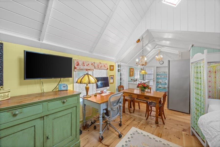 Single Family Residence at 2 Lincoln Ave, Oak Bluffs MA 02557, photo 7 of 20